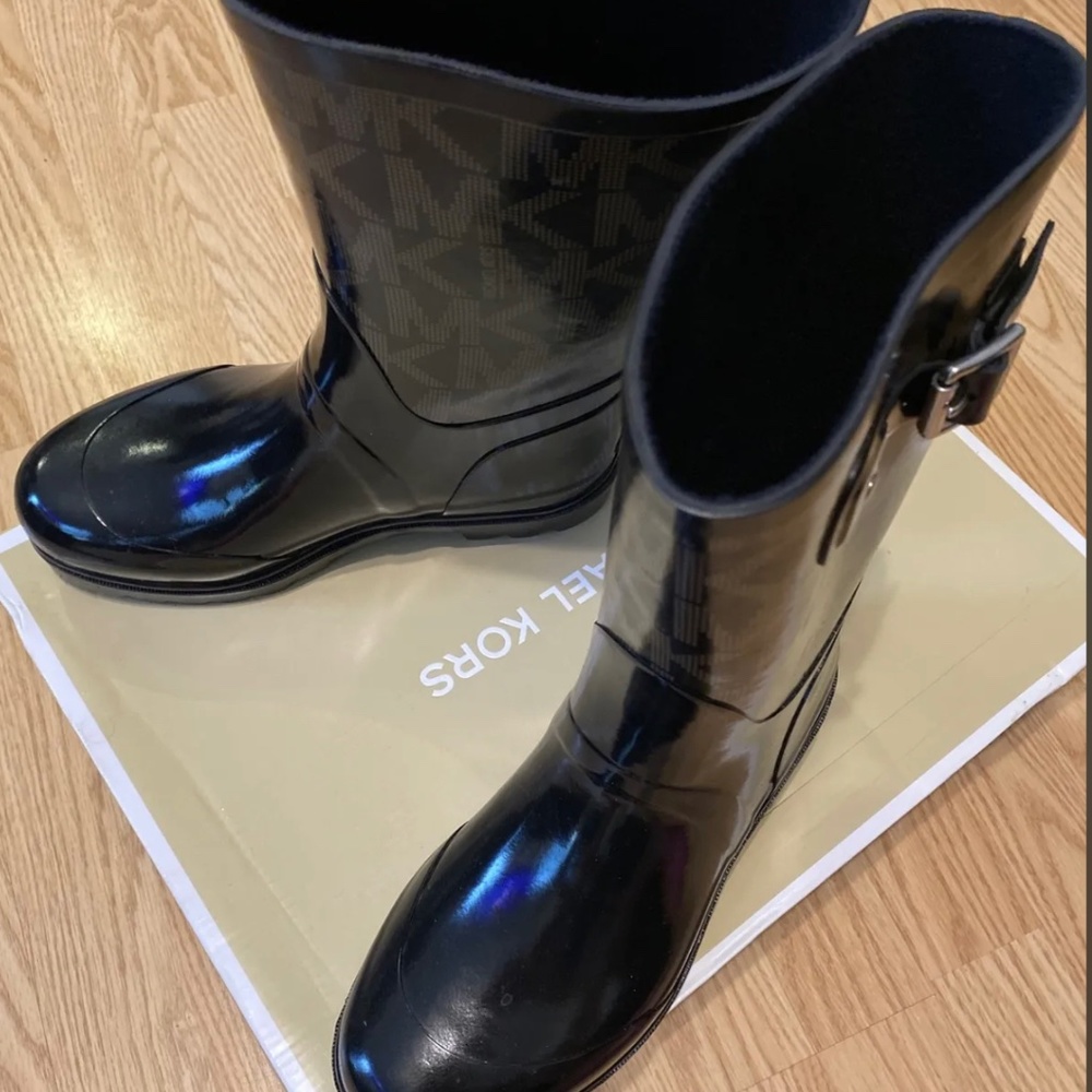Michael Kors mid logo rain boot
